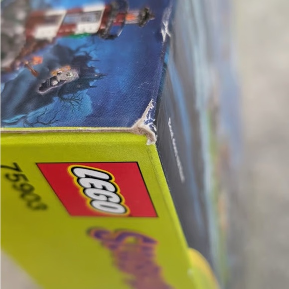 LEGO Scooby-Doo Lighthouse Adventure Set - Red, White, Green, Black - Picture 7 of 8